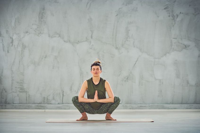 Comment pratiquer le squat du yogi ? Comment réaliser Mālāsana ?