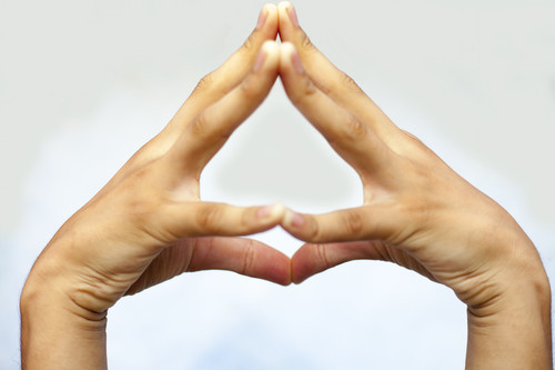 Comment faire hakini mudra ?