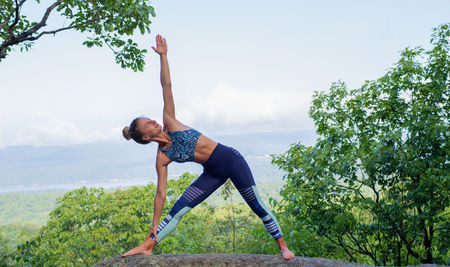 Parivrtta Trikonasana, pas à pas les détails de Parivrtta Trikonasana