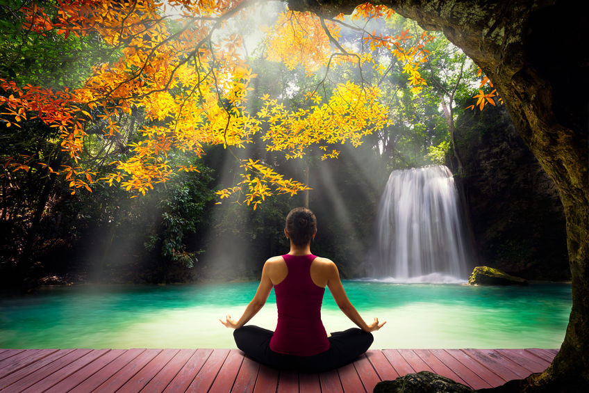 Pratiquez le yoga dans la nature Faites du yoga dans la anture pour profiter des ses bénedicitiosn