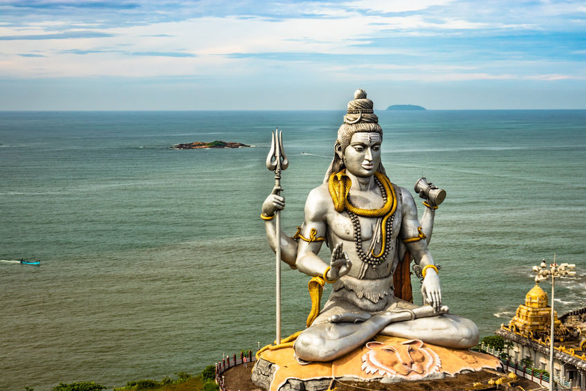 le mantra  Om Namah Shivaya est dédié au Dieu Shiva