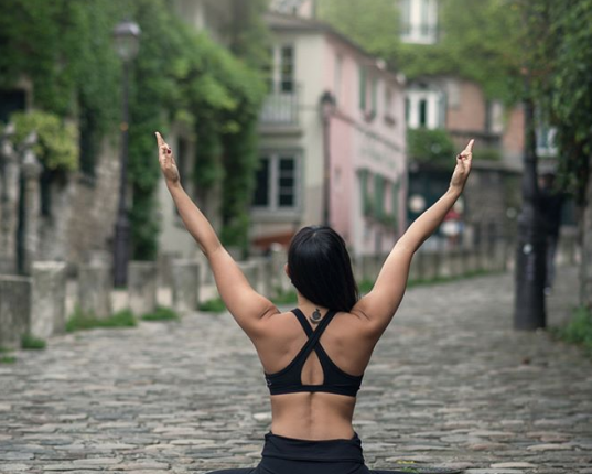 Comment utiliser une brique de  yoga ? 
