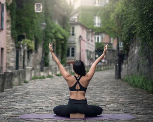 Pratique du yoga avec accessoires