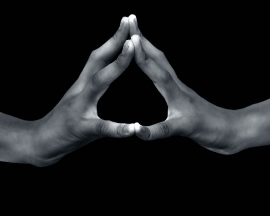 Yoga des doigts : Hakini mudra